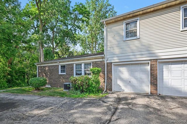 38211 Carolon Boulevard, Westland, MI 48185