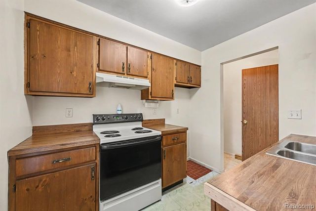 38211 Carolon Boulevard, Westland, MI 48185