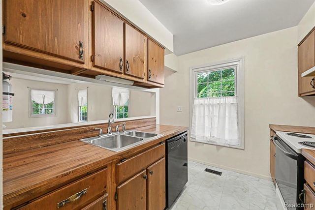 38211 Carolon Boulevard, Westland, MI 48185