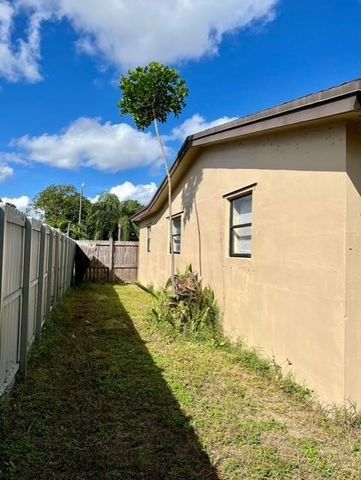 2172 SW 37 Terrace, Fort Lauderdale, FL 33312