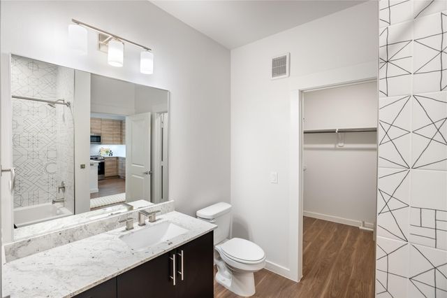 9302 Fry Rd B2Y-618, Cypress, TX 77433