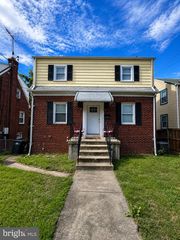 5032 HANNA PL SE, Washington, DC 20019