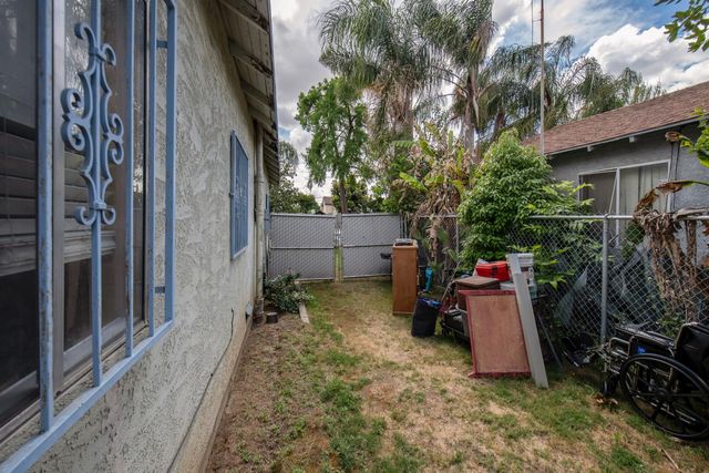 3829 E Iowa Avenue, Fresno, CA 93702