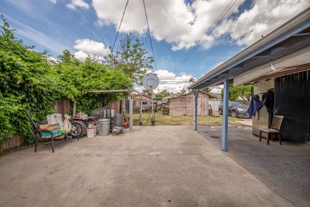 3829 E Iowa Avenue, Fresno, CA 93702