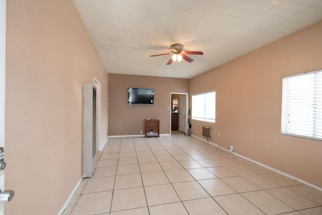 3829 E Iowa Avenue, Fresno, CA 93702