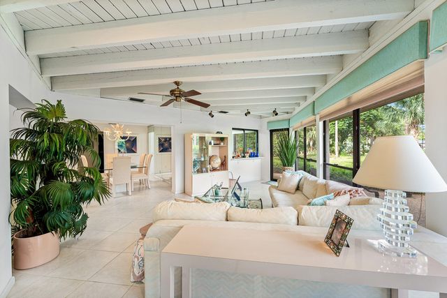 643 W Lakewoode Circle, Delray Beach, FL 33445