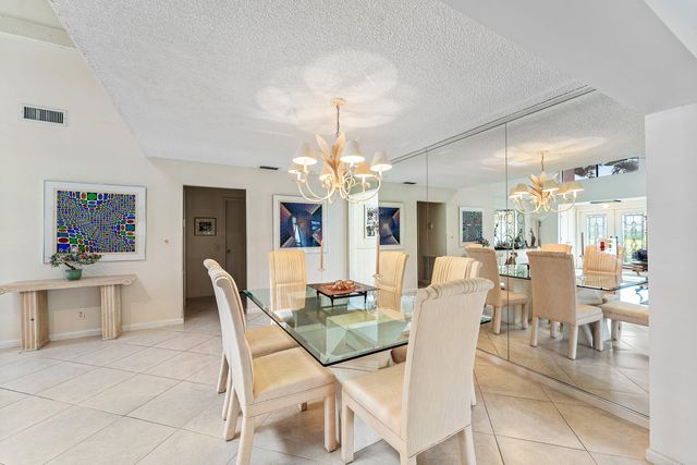 643 W Lakewoode Circle, Delray Beach, FL 33445