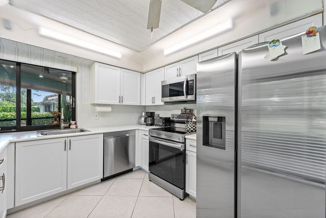 643 W Lakewoode Circle, Delray Beach, FL 33445