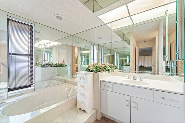 643 W Lakewoode Circle, Delray Beach, FL 33445