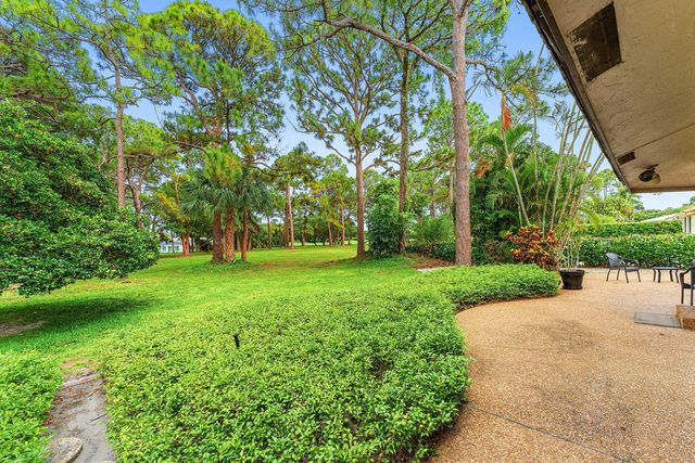 643 W Lakewoode Circle, Delray Beach, FL 33445