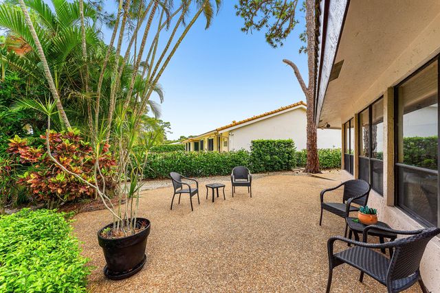 643 W Lakewoode Circle, Delray Beach, FL 33445