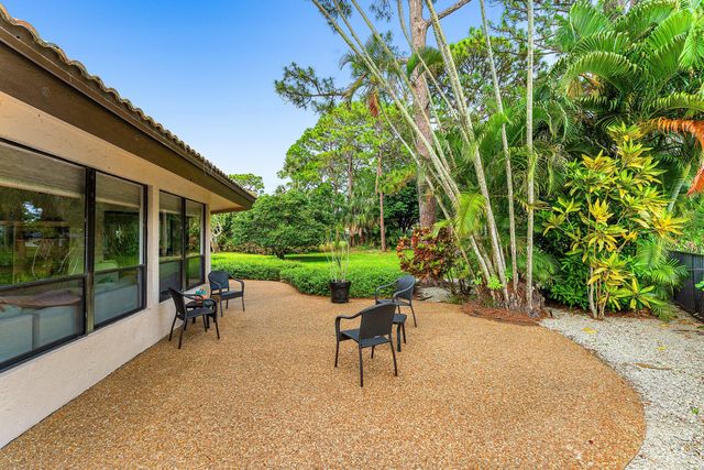 643 W Lakewoode Circle, Delray Beach, FL 33445