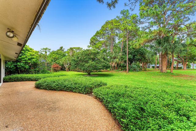 643 W Lakewoode Circle, Delray Beach, FL 33445