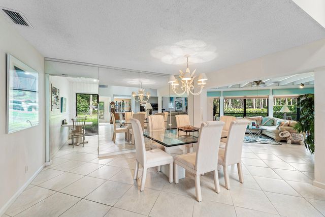 643 W Lakewoode Circle, Delray Beach, FL 33445