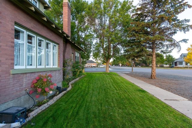 12 N Division St, Whitehall, MT 59759