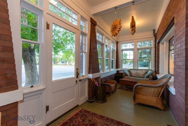 12 N Division St, Whitehall, MT 59759