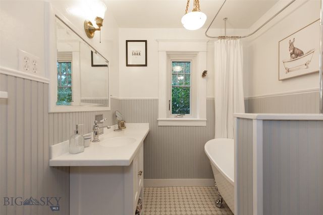 12 N Division St, Whitehall, MT 59759