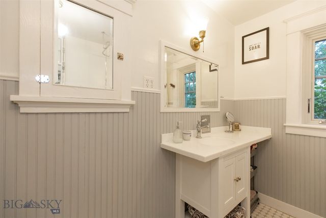 12 N Division St, Whitehall, MT 59759