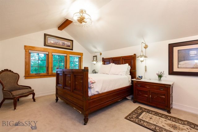 12 N Division St, Whitehall, MT 59759