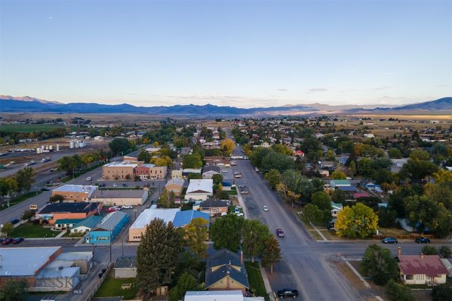 12 N Division St, Whitehall, MT 59759