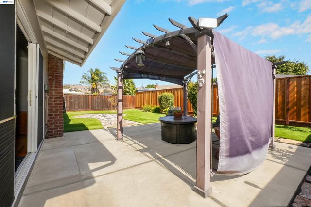 31364 Meadowbrook Ave, Hayward, CA 94544