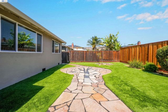 31364 Meadowbrook Ave, Hayward, CA 94544