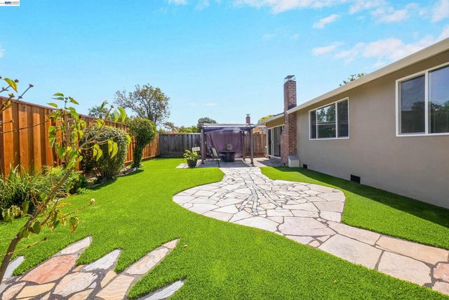 31364 Meadowbrook Ave, Hayward, CA 94544