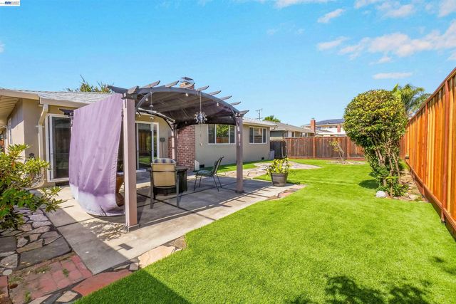 31364 Meadowbrook Ave, Hayward, CA 94544