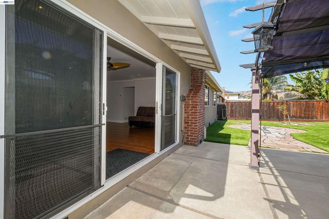 31364 Meadowbrook Ave, Hayward, CA 94544