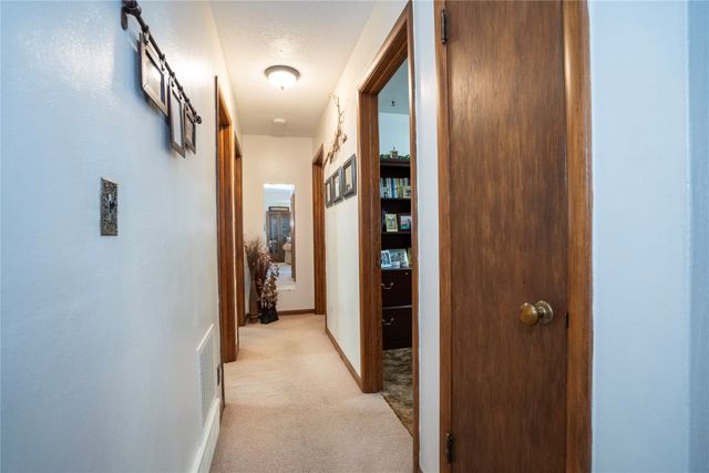 501 E 24th Street S, Newton, IA 50208