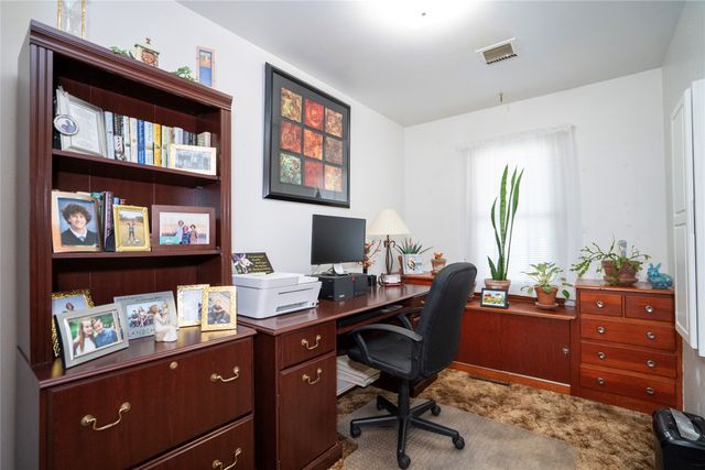 501 E 24th Street S, Newton, IA 50208