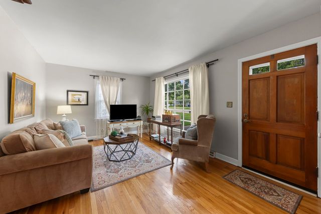 1110 N President Street, Wheaton, IL 60187