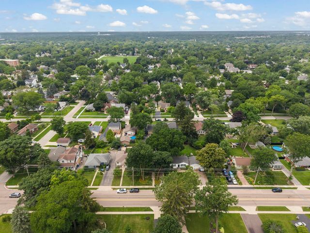1110 N President Street, Wheaton, IL 60187