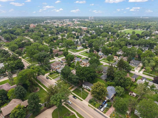 1110 N President Street, Wheaton, IL 60187