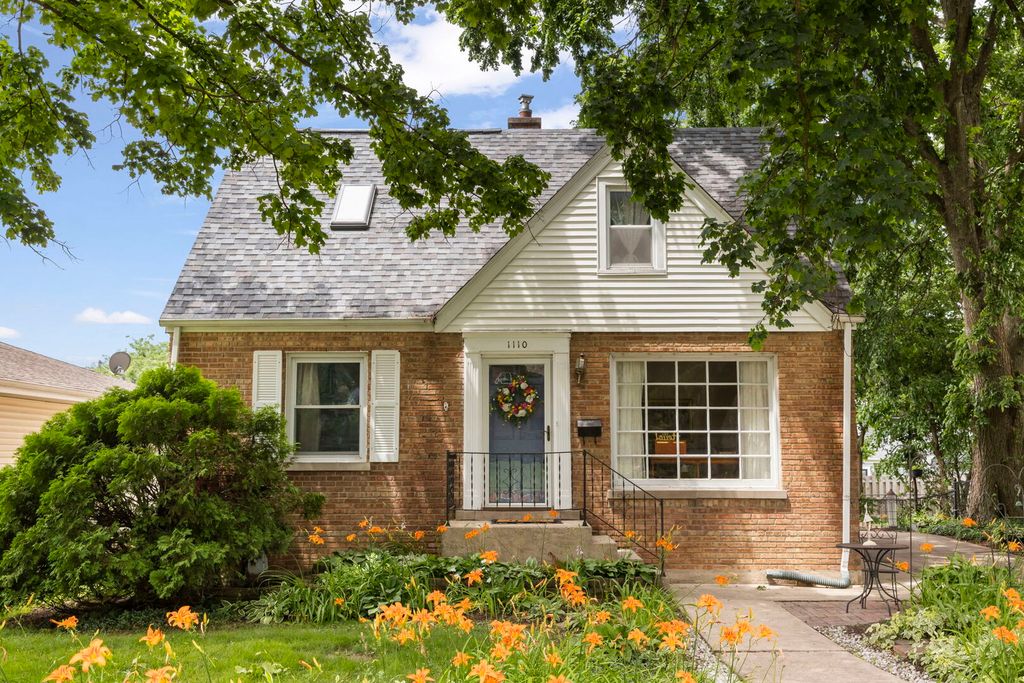 1110 N President Street, Wheaton, IL 60187