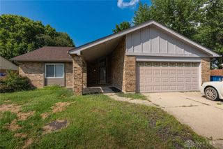 8671 Pinegate Way, Huber Heights, OH 45424