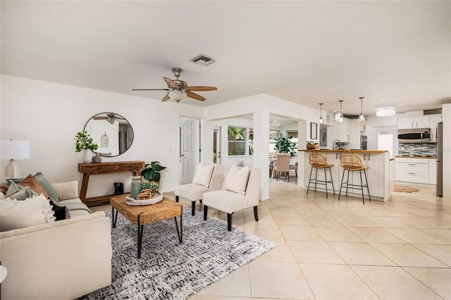 526 ST TROPEZ CIRCLE NE, St Petersburg, FL 33703
