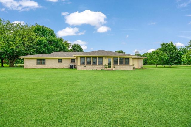 6951 Farm Road 1499, Sumner, TX 75486