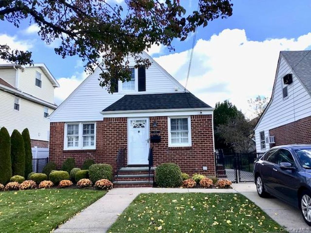 8211 260th Street, Glen Oaks, NY 11004