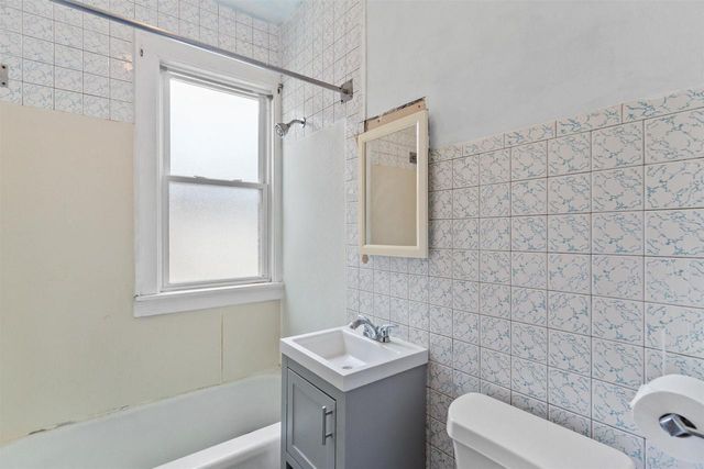 2016 W Orchard STREET, Milwaukee, WI 53204