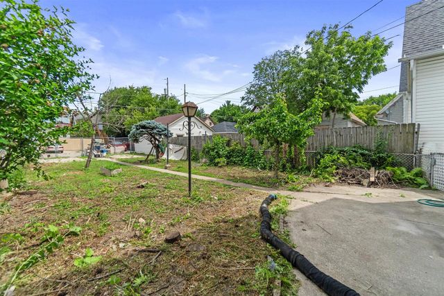 2016 W Orchard STREET, Milwaukee, WI 53204