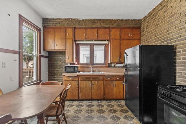 2016 W Orchard STREET, Milwaukee, WI 53204