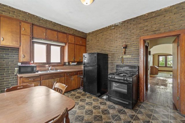 2016 W Orchard STREET, Milwaukee, WI 53204