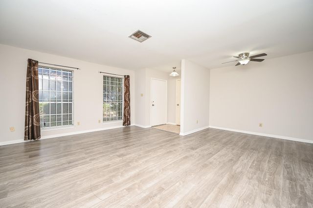 7878 Leonora Street, Houston, TX 77061