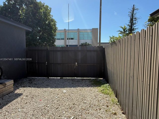 6700 NW 5th Ave, Miami, FL 33150