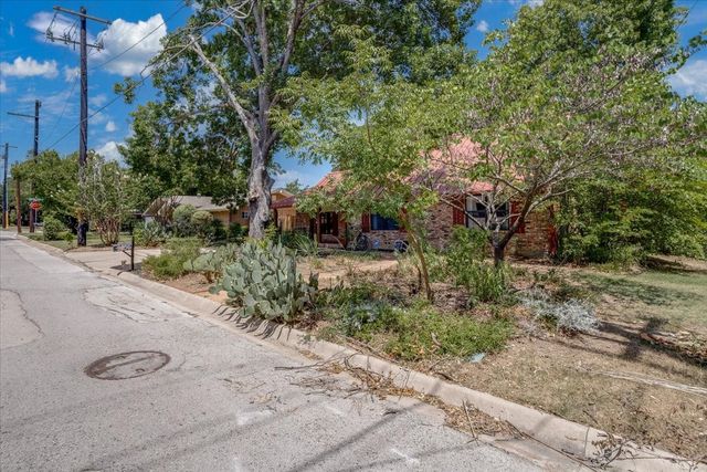 2105 Emerson Lane, Denton, TX 76209