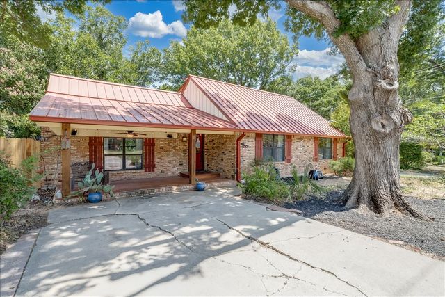 2105 Emerson Lane, Denton, TX 76209
