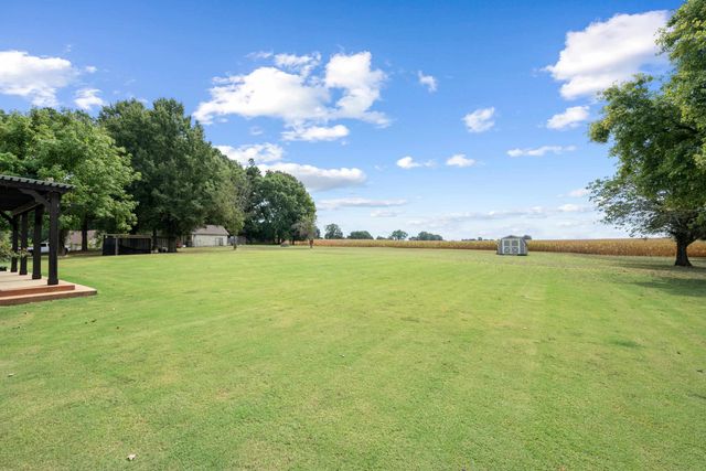 225 BRIERHEDGE RD, Covington, TN 38019