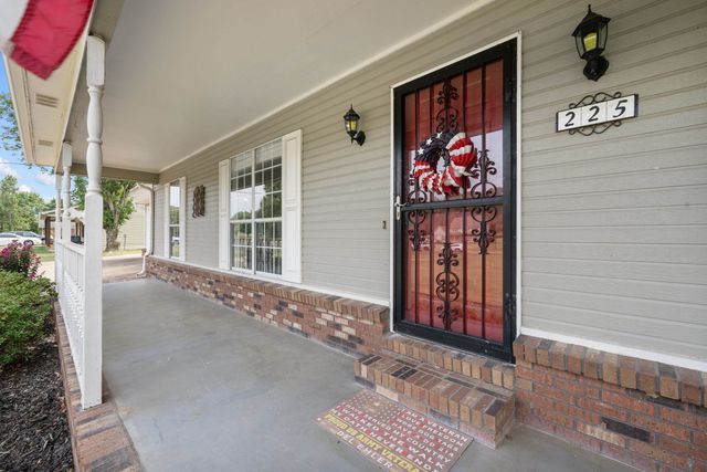 225 BRIERHEDGE RD, Covington, TN 38019