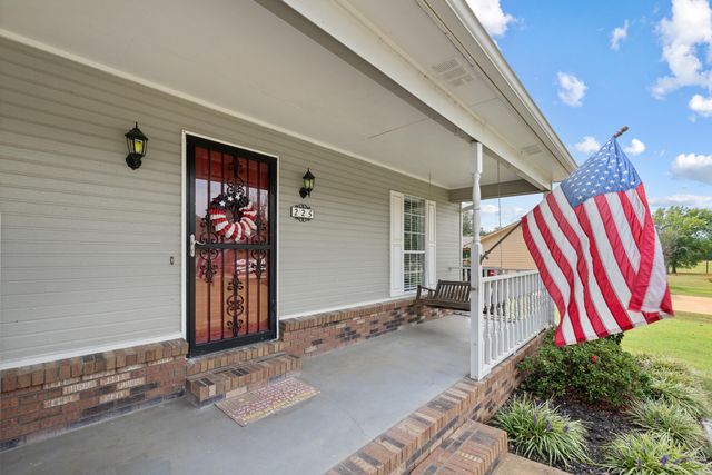 225 BRIERHEDGE RD, Covington, TN 38019